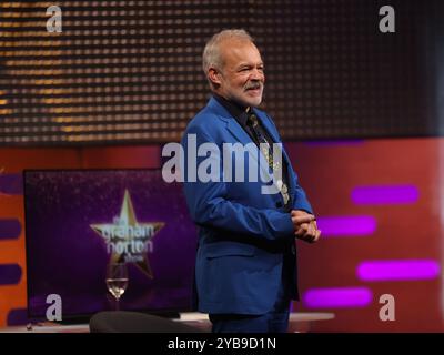 NUR REDAKTIONELLE VERWENDUNG. Gastgeberin Graham Norton während der Dreharbeiten für die Graham Norton Show im BBC Studioworks 6 Television Centre, Wood Lane, London, die am Freitagabend auf BBC One ausgestrahlt wird. Bilddatum: Donnerstag, 17. Oktober 2024. Foto: Isabel Infantes/PA Wire Stockfoto