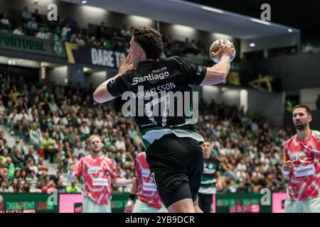Lissabon, Portugal . Oktober 2024. Lissabon, Portugal, 17. Oktober 2024: Orri Freyr Þorkelsson (17 Sporting CP) in Aktion während des EHF Champions League Spiels zwischen Sporting CP gegen Fuchse Berlin im Pavilhao Joao Rocha, Lissabon am 17. Oktober 2024 (João Bravo /SPP) Credit: SPP Sport Press Photo. /Alamy Live News Stockfoto
