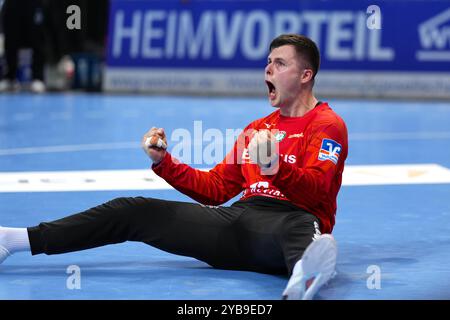 Wetzlar, Deutschland. Oktober 2024. Wetzlar, 17. Oktober 2024: Anadin Suljakovic ( 12 Wetzlar ) während des Liqui Moly Handball-Bundesliga-Spiels zwischen HSG Wetzlar und HSV Handball in der Buderus-Arena in Wetzlar. (Julia Kneissl/SPP) Credit: SPP Sport Press Photo. /Alamy Live News Stockfoto