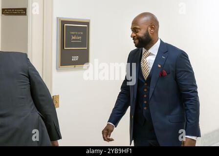 Nathan Wade, der ehemalige Staatsanwalt von Fulton County (Georgia), kehrt nach einer Pause zurück, als er am Dienstag, den 15. Oktober 2024 im Rayburn House Office Building auf dem Capitol Hill in Washington, D.C. mit Mitarbeitern des Justizkomitees des United States House über seine romantische Beziehung mit dem Staatsanwalt von Fulton County (Georgia), Fani Willis, im Rayburn House Office Building des ehemaligen US-Präsidenten Donald Trump, USA, am 15. Willis und Wade leiteten die Ermittlungen, die zur Anklage gegen Trump und 18 seiner Verbündeten führten, weil sie sich in die Präsidentschaftswahlen 2020 in Georgien eingemischt hatten. Kredit: Ron Sachs/CNP/SIPA USA Stockfoto