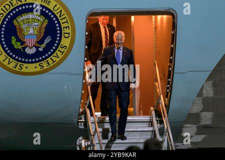 GER, Berlin, Ankunft des amerikanischen Praesidenten, Joseph R. Biden Jr., auf dem Flughafen Berlin-Brandenburg, militaerischer Teil, 17.10.2024, *** GER, Berlin, Ankunft des amerikanischen Präsidenten Joseph R Biden jr. am Flughafen Berlin Brandenburg, militärischer Teil, 17 10 2024, Copyright: HMBxMedia/UwexKoch Stockfoto