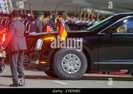 GER, Berlin, Ankunft des amerikanischen Praesidenten, Joseph R. Biden Jr., auf dem Flughafen Berlin-Brandenburg, militaerischer Teil, 17.10.2024, *** GER, Berlin, Ankunft des amerikanischen Präsidenten Joseph R Biden jr. am Flughafen Berlin Brandenburg, militärischer Teil, 17 10 2024, Copyright: HMBxMedia/UwexKoch Stockfoto