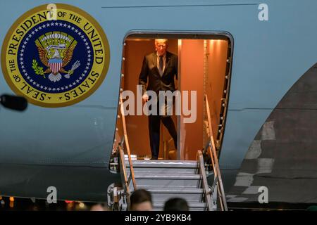 GER, Berlin, Ankunft des amerikanischen Praesidenten, Joseph R. Biden Jr., auf dem Flughafen Berlin-Brandenburg, militaerischer Teil, 17.10.2024, *** GER, Berlin, Ankunft des amerikanischen Präsidenten Joseph R Biden jr. am Flughafen Berlin Brandenburg, militärischer Teil, 17 10 2024, Copyright: HMBxMedia/UwexKoch Stockfoto