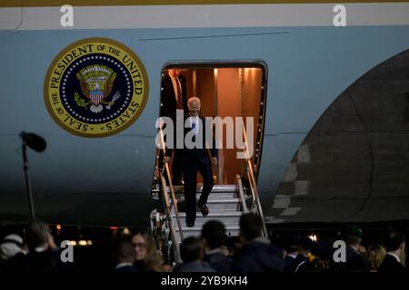 GER, Berlin, Ankunft des amerikanischen Praesidenten, Joseph R. Biden Jr., auf dem Flughafen Berlin-Brandenburg, militaerischer Teil, 17.10.2024, *** GER, Berlin, Ankunft des amerikanischen Präsidenten Joseph R Biden jr. am Flughafen Berlin Brandenburg, militärischer Teil, 17 10 2024, Copyright: HMBxMedia/UwexKoch Stockfoto