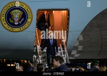 GER, Berlin, Ankunft des amerikanischen Praesidenten, Joseph R. Biden Jr., auf dem Flughafen Berlin-Brandenburg, militaerischer Teil, 17.10.2024, *** GER, Berlin, Ankunft des amerikanischen Präsidenten Joseph R Biden jr. am Flughafen Berlin Brandenburg, militärischer Teil, 17 10 2024, Copyright: HMBxMedia/UwexKoch Stockfoto