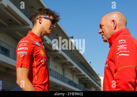 Austin, Texas, USA. Oktober 2024. Oliver Bearman (GBR) - Reservefahrer, Scuderia Ferrari und Jock Clear (GBR) - Scuderia Ferrari Academy während des Grand Prix 2024 von Pirelli der Vereinigten Staaten, der auf dem Circuit of Americas in Austin, TX (USA), 18.-20. September 2024 stattfinden soll (Abbildung: © Alessio de Marco/ZUMA Press Wire) NUR REDAKTIONELLE VERWENDUNG! Nicht für kommerzielle ZWECKE! Stockfoto