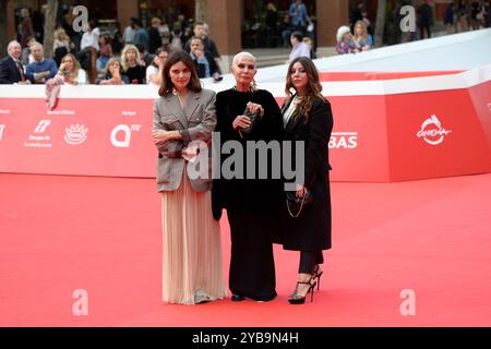 Rom, Italien. Oktober 2024. ELISA Fuksas (l), Doriana O.. Mandrelli (c) und Lavinia Fuksas (r) besuchen den roten Teppich des Films „Marko Polo“ beim Rome Film fest 2024 im Auditroium Parco della Musica. Quelle: SOPA Images Limited/Alamy Live News Stockfoto