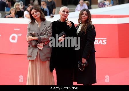 Rom, Italien. Oktober 2024. ELISA Fuksas (l), Doriana O.. Mandrelli (c) und Lavinia Fuksas (r) besuchen den roten Teppich des Films „Marko Polo“ beim Rome Film fest 2024 im Auditroium Parco della Musica. Quelle: SOPA Images Limited/Alamy Live News Stockfoto