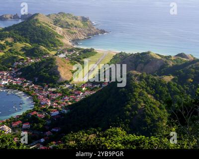 Blick auf den Landebereich des Flughafens Les Saintes in Terre de Haut, guadeloupe Stockfoto