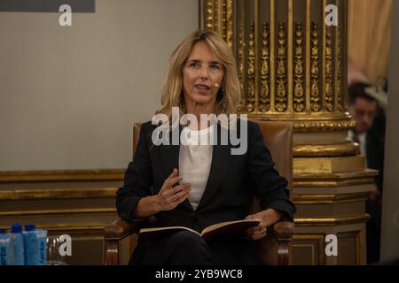 Madrid, Spanien. Oktober 2024. Cayetena Álvarez de Toledo, Mitglied des Spanischen Abgeordnetenkongresses bei der Präsentation eines Buches. Der ehemalige chilenische Präsident Eduardo frei Ruiz - Tagle präsentierte das Buch 'Chile 2050. Ein Land. Vier Präsidenten heute Nachmittag im Casa America in Madrid. Quelle: D. Canales Carvajal/Alamy Live News Stockfoto