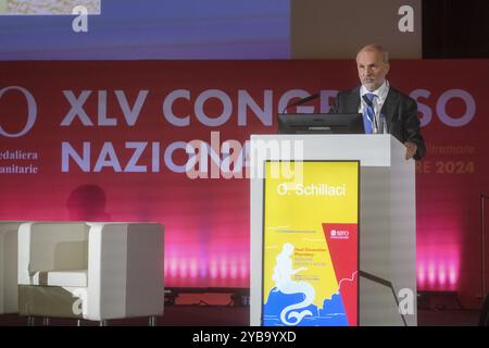 Neapel, Italien. Oktober 2024. Der Gesundheitsminister der Regierung Meloni, Orazio Schillaci, auf dem SIFO-Kongress 2024 - XLV Ausgabe 17. Oktober 2024. Quelle: Live Media Publishing Group/Alamy Live News Stockfoto