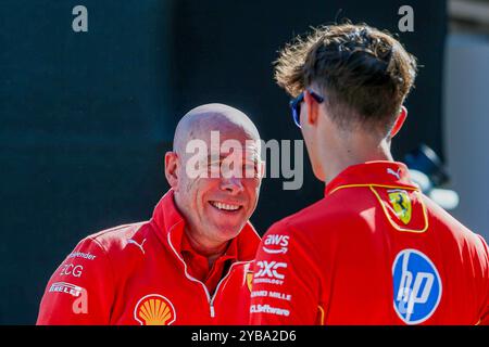 Austin, Texas, USA. Oktober 2024. Oliver Bearman (GBR) - Reservefahrer, Scuderia Ferrari und Jock Clear (GBR) - Scuderia Ferrari Academy während des Grand Prix 2024 von Pirelli der Vereinigten Staaten, der auf dem Circuit of Americas in Austin, TX (USA), 18.-20. September 2024 stattfinden soll (Abbildung: © Alessio de Marco/ZUMA Press Wire) NUR REDAKTIONELLE VERWENDUNG! Nicht für kommerzielle ZWECKE! Stockfoto