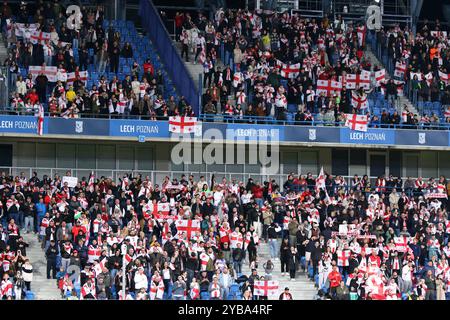 Posen, Polen - 11. Oktober 2024: Tribunes 0f Posen Stadion (Enea Arena) in Posen waren während des UEFA Nations League-Spiels Ukraine gegen Georgien mit georgischen Fans überfüllt. Fassungsvermögen 42.837 Stockfoto