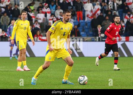 Posen, Polen - 11. Oktober 2024: Ivan Kaliuzhnyi aus der Ukraine kontrolliert einen Ball während des Spiels Ukraine gegen Georgien im Posen-Stadion Stockfoto