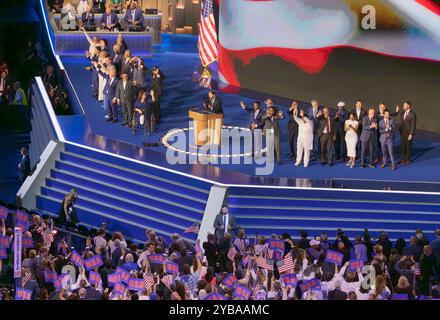 CHICAGO, Illinois – 22. August 2024: Demokratische Amtsträger, die Militärveteranen sind, erscheinen auf der Democratic National Convention 2024. Stockfoto