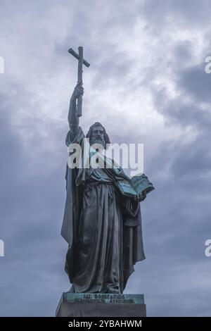 Bonifatius-Denkmal, Inschrift Verbum domini manet in aeternum: Das Wort des Herrn bleibt ewig, Bonifatiusplatz, Fulda, Hessen Stockfoto