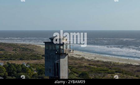 Aus der Vogelperspektive des Charleston Light Lighthouse auf Sullivans Island, South Carolina Stockfoto