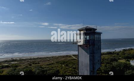 Aus der Vogelperspektive des Charleston Light Lighthouse auf Sullivans Island, South Carolina Stockfoto