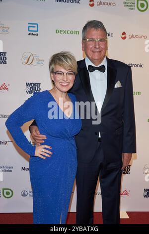 Andrea Ballschuh und Dr. Jens Kroeger - 13. Diabetes Charity-Gala 2024 im Tipi am Kanzleramt in Berlin am 17.10.2024. 13. Diabetes Charity-Gala 2024 *** Andrea Ballschuh und Dr. Jens Kroeger 13 Diabetes Charity Gala 2024 im Tipi am Kanzleramt in Berlin am 17 10 2024 13 Diabetes Charity Gala 2024 Stockfoto