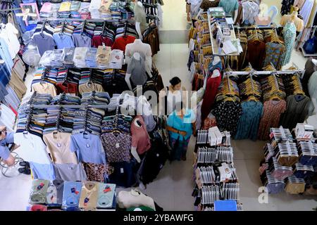 Blick von innen auf das Talat Sao Einkaufszentrum an der Lane Xang Road. Vientiane, Laos Stockfoto