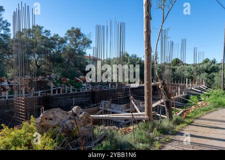 Ein Gebäude im Bau in einem griechischen Dorf. Stockfoto