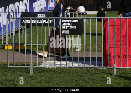 Sydney, Australien. Oktober 2024. SXSW Sydney. Im Bild: Erholungszone für Begleittiere im Tumbalong Park. Richard Milnes/Alamy Live News Stockfoto