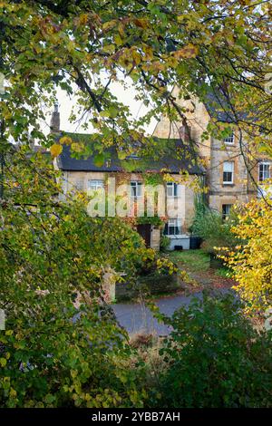 Cotswold Haus im Herbst. Moreton in Marsh, Gloucestershire, England Stockfoto