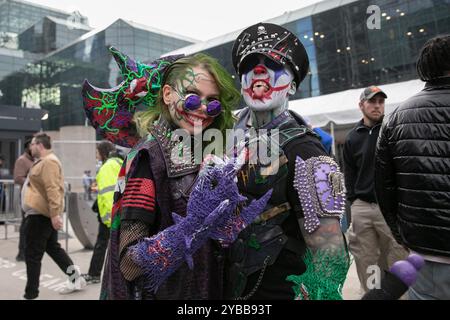 New York, USA, 17. Oktober 2024. Die New York Comic Con 2024 fand im Javits Center in New York, USA statt. Comic-Fans in verschiedenen Kostümen besuchten die Ausstellung am 17. Oktober 2024 Ortszeit. Quelle: Liao Pan/China News Service/Alamy Live News Stockfoto