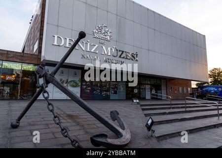 Istanbul, Turkiye - 14. OCT 2024: Das Istanbul Marinemuseum ist ein nationales Marinemuseum in Besiktas, Istanbul. Gegründet 1897 durch das ottom Stockfoto