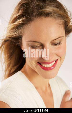 Lächelnde Frau hautnah Stockfoto