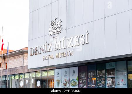 Istanbul, Turkiye - 14. OCT 2024: Das Istanbul Marinemuseum ist ein nationales Marinemuseum in Besiktas, Istanbul. Gegründet 1897 durch das ottom Stockfoto