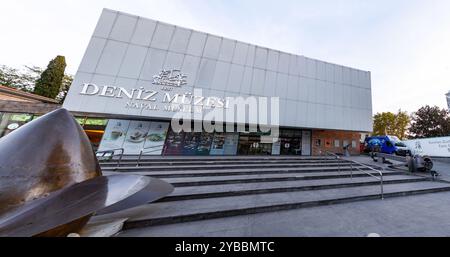 Istanbul, Turkiye - 14. OCT 2024: Das Istanbul Marinemuseum ist ein nationales Marinemuseum in Besiktas, Istanbul. Gegründet 1897 durch das ottom Stockfoto