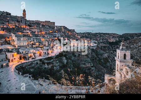 Matera ist eine Stadt auf einer felsigen Landzunge in der Region Basilicata in Süditalien. Hier finden Sie die Sassi Stockfoto