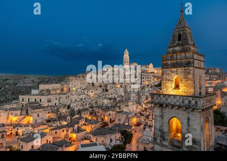 Matera ist eine Stadt auf einer felsigen Landzunge in der Region Basilicata in Süditalien. Hier finden Sie die Sassi Stockfoto