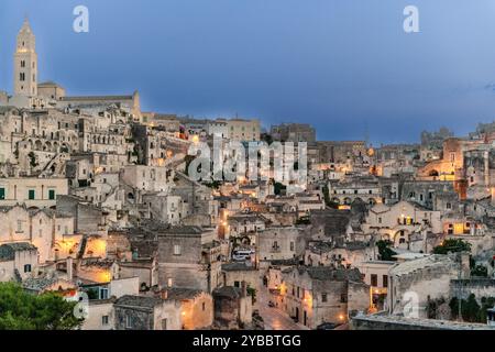 Matera ist eine Stadt auf einer felsigen Landzunge in der Region Basilicata in Süditalien. Hier finden Sie die Sassi Stockfoto