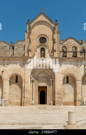 Matera ist eine Stadt auf einem Felsvorsprung in der Region Basilicata in Süditalien. Es ist die Heimat der Sassi. Stockfoto