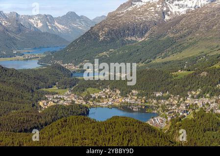 Blick von Muottas Muragl in Richtung St. Moritz und Silvaplana, Engadin, Schweiz Stockfoto