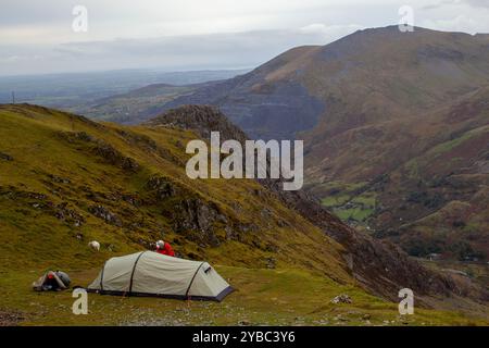 Camping in Snowdonia oder Eryri, einer bergigen Region und Nationalpark in Nordwales Stockfoto