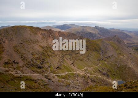 Ein Blick vom Llanberis Path nach Yr Wyddfa (Snowdon), Wales Stockfoto