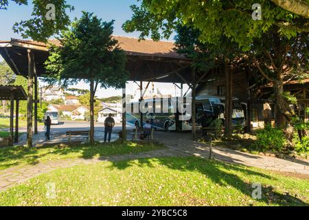 Canela, Brasilien - 15. Oktober 2024: Blick auf Canela's Busbahnhof Stockfoto