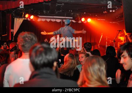 Der Blooding Knie Club lebt im Corner Hotel, Richmond, Mlebourne Stockfoto