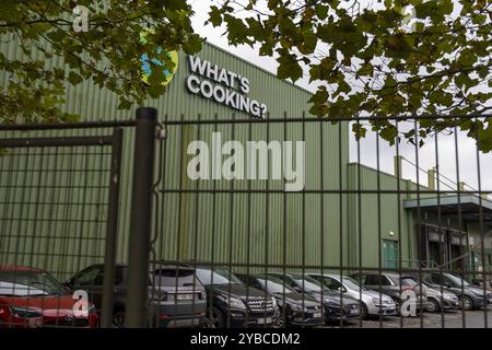 Lievegem, Belgien. Oktober 2024. Das Hauptquartier der Food Company What's Cooking wurde am Freitag, den 18. Oktober 2024 in Lievegem gezeigt. What's Cooking hat heute Morgen den Verkauf seiner Charcuterie-Abteilung für 100 Millionen Euro angekündigt. BELGA FOTO NICOLAS MAETERLINCK Credit: Belga News Agency/Alamy Live News Stockfoto