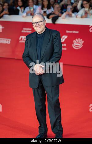 Eröffnungszeremonie & Berlinguer - der rote Teppich der großen Ambition - das 19. Filmfestival Rom, Italien - 16. Oktober 2024: Carlo Verdone besucht den roten Teppich Berlinguer - der große Ehrgeiz während des 19. Filmfestivals in Rom im Auditorium Parco Della Musica. Rom RM Italien Copyright: XPhotoxbyxGennaroxLeonardix Stockfoto