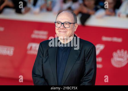 Eröffnungszeremonie & Berlinguer - der rote Teppich der großen Ambition - das 19. Filmfestival Rom, Italien - 16. Oktober 2024: Carlo Verdone besucht den roten Teppich Berlinguer - der große Ehrgeiz während des 19. Filmfestivals in Rom im Auditorium Parco Della Musica. Rom RM Italien Copyright: XPhotoxbyxGennaroxLeonardix Stockfoto