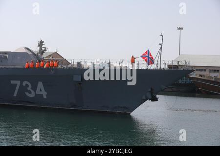 Bandar Abbas, Hormozgan, Iran. Oktober 2024. Das Korps der Islamischen Revolutionsgarden (IRGC) und die Marinestreitkräfte der Armee begrüßten die Flotillas Russlands und des Sultanats Oman bei ihrer Ankunft in den iranischen Hoheitsgewässern. Beobachter aus mehreren Ländern, darunter Indien und Saudi-Arabien, kamen ebenfalls in Bandar Abbas an. Die Übung, die Teil des Symposiums für die Marine im Indischen Ozean ist, zielt darauf ab, die kollektive Sicherheit und die maritime Zusammenarbeit zwischen den teilnehmenden Nationen zu verbessern. (Kreditbild: © Iranian Army Office via ZUMA Press Wire) NUR REDAKTIONELLE VERWENDUNG! Nicht für kommerzielle ZWECKE! Stockfoto