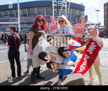 One Direction Konzert im Millenium Stadium in Cardiff, England 5. Juni 2015: Fans Stockfoto