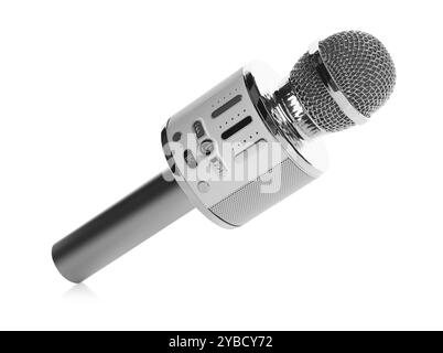 Ein silbernes Karaoke-Mikrofon isoliert auf weiß Stockfoto