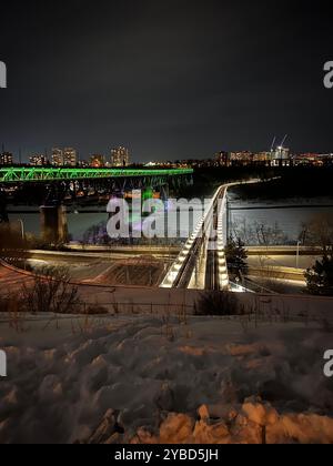 edmonton lrt Bridge bei Nacht Stockfoto