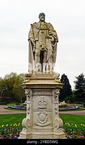 Statue von König Eduard VII. Von George Lowther. Beacon Park, Lichfield, Staffordshire, West Midlands, England, Vereinigtes Königreich, Europa. Stockfoto