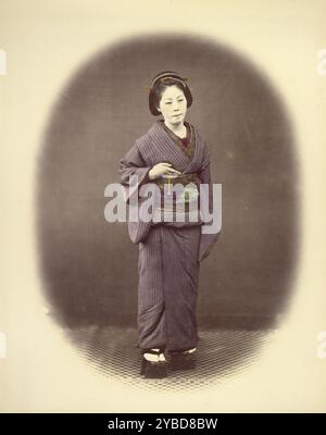 Die Frau des japanischen Offiziers, 1866-1867. Porträt einer Frau in voller Länge. Stockfoto